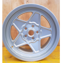 Llanta Replica Ferrari  745 Oldtimer  7,0x16  5x108  Et 11.15  67,1 Silver