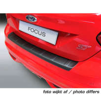 Protector Para El Paragolpes Trasero Abs  Toyota Yaris 3/5 Puertas 9/2011-8/2014 &#039;Ribbed&#039;  Color Negro