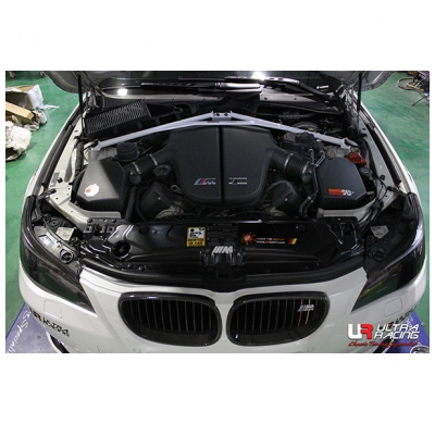 BARRA REFUERZO ULTRARACING BMW M5 E60 05-10 ULTRARACING 4-PUNTOS DELANTERA SUPERIOR STRUT BAR