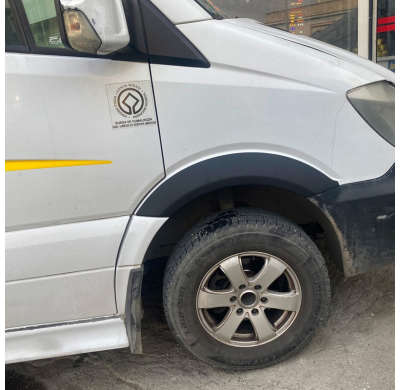 Embellecedores de paso de rueda Oneway Set compatibles con Mercedes Sprinter W906 Facelift 2014-2018 - Versión 2 - Negro mate