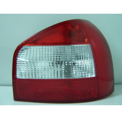 Audi A3 00-*Piloto Tras Dch