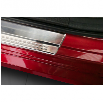 Protectores de umbral de puerta de acero inoxidable para Suzuki Swift VI 2024- 'Lines' - 4 piezas