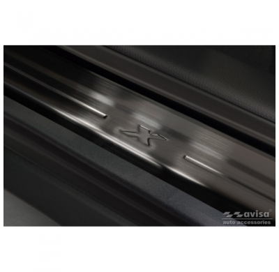 Protectores de umbral de puerta de acero inoxidable negro adecuados para Toyota Aygo X 2022- 'Lines X' - 4 piezas