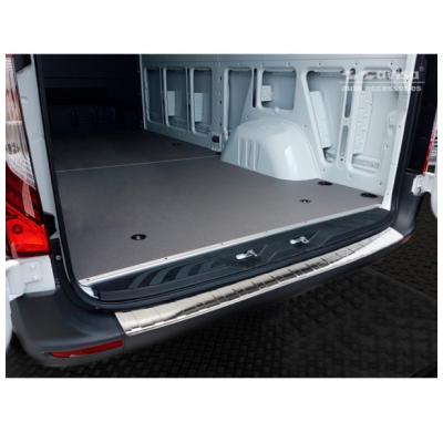 Protector de parachoques trasero de acero inoxidable Mercedes Sprinter III 2018- 'Ribs'.