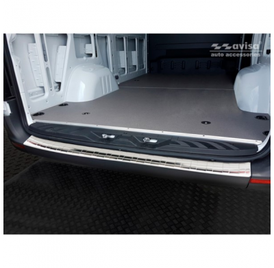 Protector de parachoques trasero de acero inoxidable Mercedes Sprinter III 2018- 'Ribs'.
