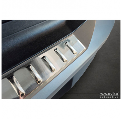 Protector de parachoques trasero de acero inoxidable Avisa compatible con Peugeot 5008 III 2024 - 'Ribs'