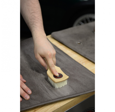 Cepillo para detalles interiores The Nifty Brush de Chemical Guys