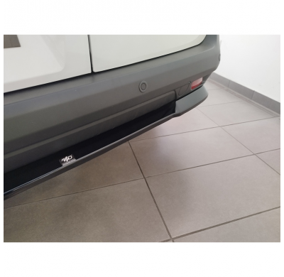 Faldón de parachoques trasero para Ford Transit Courier (B460) 2023- (ABS negro brillante)