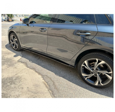 Set faldones laterales apto para Audi A3 (8Y) 2020- (ABS negro brillante)