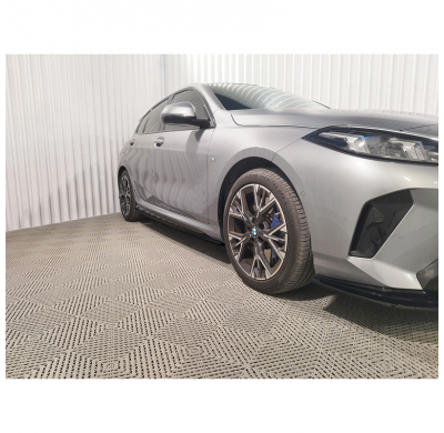 Kit de faldones laterales Motordrome V.1 para BMW Serie 1 (F70) M-Sport/M135 2024- (ABS negro brillante)