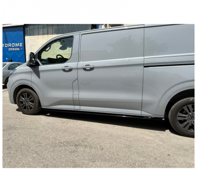 Faldones laterales Motordrome V.2 compatibles con Ford Transit Custom LWB (V710) 2023- / Volkswagen Transporter T7 LWB 2024- (AB