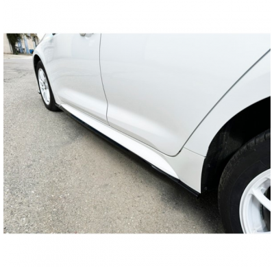 Set faldones laterales apto para Toyota Corolla Hatchback (E21) 2019- (ABS negro brillo)