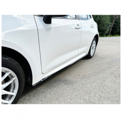 Set faldones laterales apto para Toyota Corolla Hatchback (E21) 2019- (ABS negro brillo)