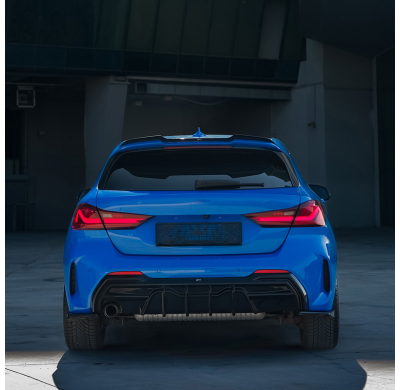 Kit de carrocería completo Oneway compatible con BMW Serie 1 F40 M-Pack/M135i 2019- (escape sencillo izquierdo) - Negro brillant